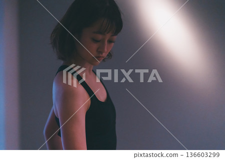 female, females, lady 136603299