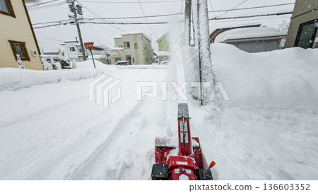 使用吹雪機的主觀視角視頻 136603352