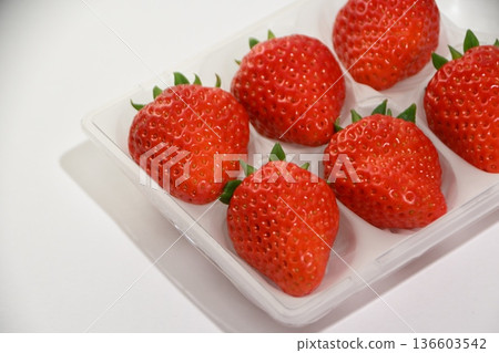 美味的草莓 136603542