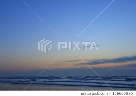 美麗的海灘日出 136603880