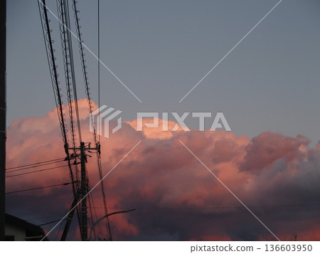 Sunset hidden in the clouds Sunset hidden in the clouds 136603950