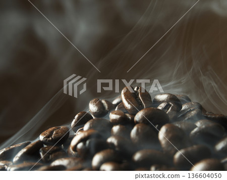 烘焙咖啡豆的特寫 烘焙咖啡豆的特寫 136604050