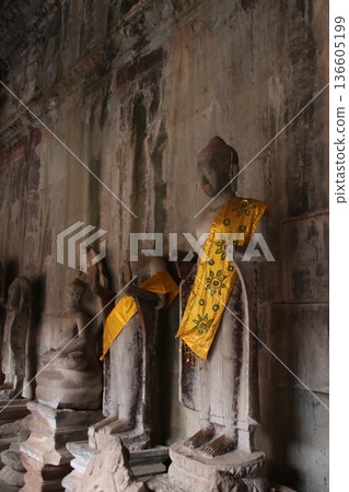 吳哥窟的無頭佛像 136605199