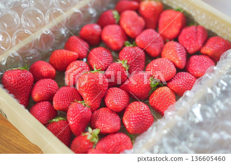 大盒裝草莓 136605460