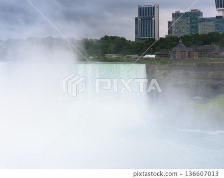 Niagara Falls shrouded in mist / Niagara Falls, Canada & USA 136607013