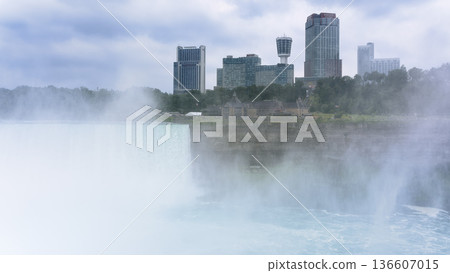 Niagara Falls shrouded in mist / Niagara Falls, Canada & USA 136607015
