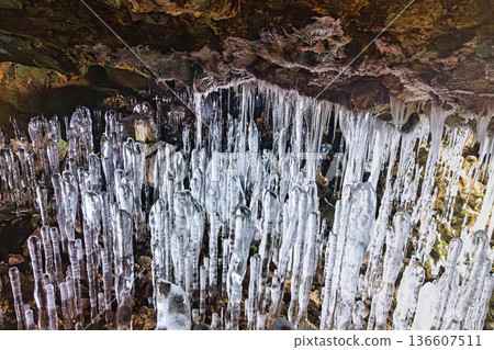 icicle, cave, caves 136607511