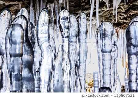 Mysterious ice forest: The "Nyoronyoro" ice stalagmites of Hyakujojiki Cave 136607521