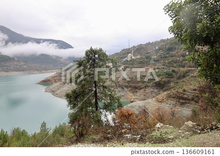 Mountain lake landscape. High quality photo 136609161