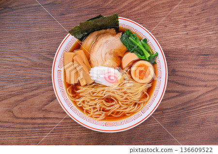 Note: The steam is synthetic. Soy sauce ramen, soy sauce ramen, Chinese noodles, Chinese chikuwa, boiled egg, and pork fillet. Note: The steam is synthetic. Soy sauce ramen, soy sauce ramen, Chinese noodles, Chinese chikuwa, boiled egg, and pork fillet. 136609522