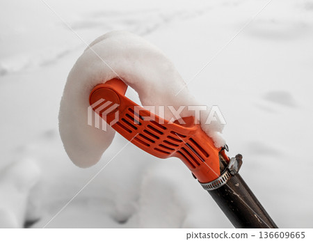 Snow on a shovel 136609665