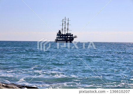 Pirate ship coast tourists, tour, sea tour 136610207