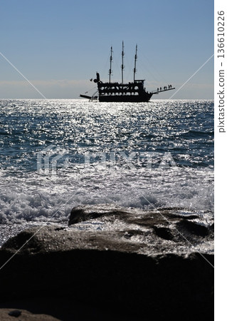 Pirate ship coast tourists, tour, sea tour 136610226
