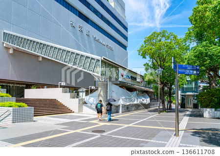 [Kanagawa Prefecture] Yokohama Station under a refreshing summer sky 136611708