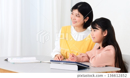 小學生參加課後活動 136612852