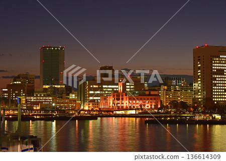 Night view of Minato Mirai from Yokohama Osanbashi Pier 136614309