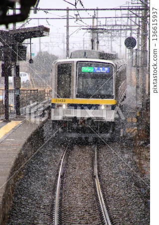 The 20400 series retires from the Hibiya Line and takes to the snowy plains of a new world... The 20400 series retires from the Hibiya Line and takes to the snowy plains of a new world... 136615937