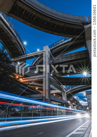 大阪北港樞紐的雷射光束夜景 大阪北港樞紐的雷射光束夜景 136616681