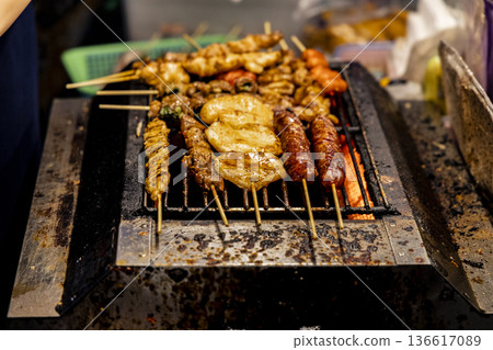 Taiwan street culture: charcoal grilled skewers in the smoke and mist of the hot night market 136617089