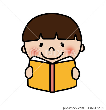 一個留著短髮的安靜男孩正在看書 一個留著短髮的安靜男孩正在看書 136617218