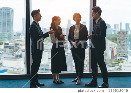 Group of business people having a conversation in the office 136618046