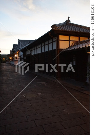 Usuki townscape at dusk - Nioza Historical Road 136618108