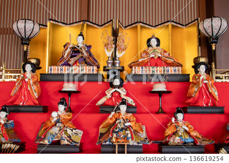 帶台階裝飾的 Hina 娃娃 帶台階裝飾的 Hina 娃娃 136619254