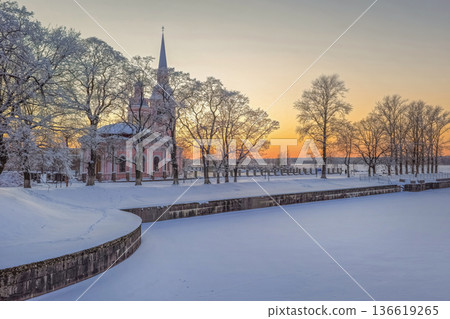 Annunciation Cathedral in Schlisselburg during a cold winter sunset. 136619265