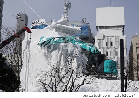 Scene of the demolition of snow sculptures at the Sapporo Snow Festival 2026 Scene of the demolition of snow sculptures at the Sapporo Snow Festival 2026 136620184