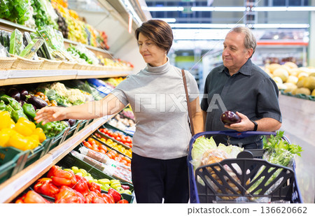 husband and wife choose quality pepper husband and wife choose quality pepper 136620662