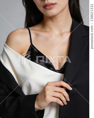 Chic portrait emphasizing fashion accessories. Refined image of female figure in modern attire Chic portrait emphasizing fashion accessories. Refined image of female figure in modern attire 136621332