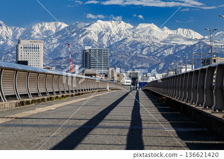 Continue to the Tateyama mountain range 136621420