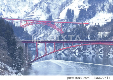 [Toyama Prefecture] Silver Shogawa Gorge Sightseeing Boat Cruise, Toga Bridge, and Nagasaki Bridge 136622315