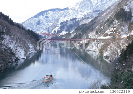 [Toyama Prefecture] Silver Shogawa Gorge Sightseeing Boat Cruise, Toga Bridge, and Nagasaki Bridge 136622319