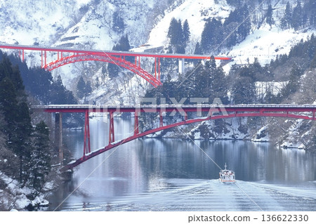 [Toyama Prefecture] Silver Shogawa Gorge Sightseeing Boat Cruise, Toga Bridge, and Nagasaki Bridge 136622330