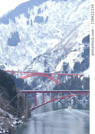 [Toyama Prefecture] Silver Shogawa Gorge Sightseeing Boat Cruise, Toga Bridge, and Nagasaki Bridge 136622334