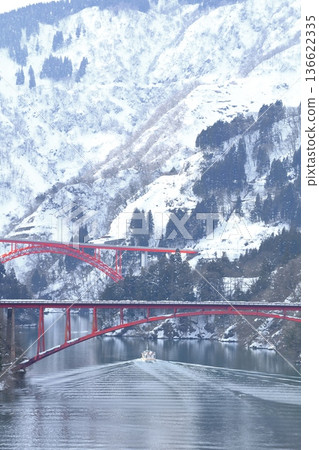 [Toyama Prefecture] Silver Shogawa Gorge Sightseeing Boat Cruise, Toga Bridge, and Nagasaki Bridge 136622335