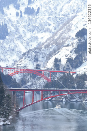 [Toyama Prefecture] Silver Shogawa Gorge Sightseeing Boat Cruise, Toga Bridge, and Nagasaki Bridge 136622336