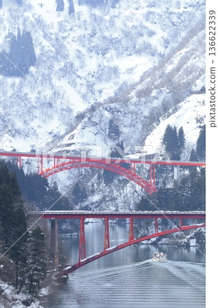 [Toyama Prefecture] Silver Shogawa Gorge Sightseeing Boat Cruise, Toga Bridge, and Nagasaki Bridge 136622339