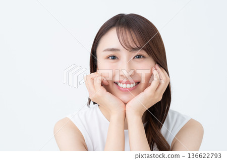 年輕女性的美麗 136622793