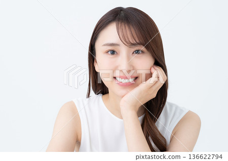 年輕女性的美麗 136622794