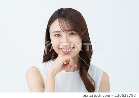 年輕女性的美麗 136622798