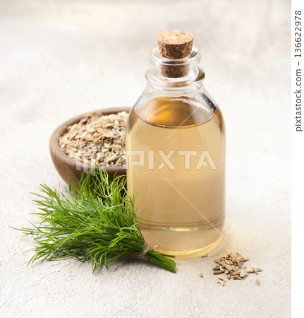 Fennel essential oil with fennel seed 136622978