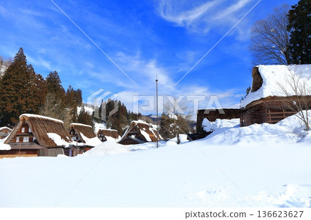[Toyama Prefecture] The silvery white Ainokura Gassho Village in Gokayama 136623627