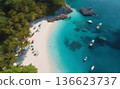 熱帶海灘鳥瞰圖 136623737