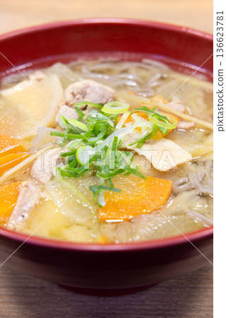 美味的豬肉湯蕎麥麵 美味的豬肉湯蕎麥麵 136623781