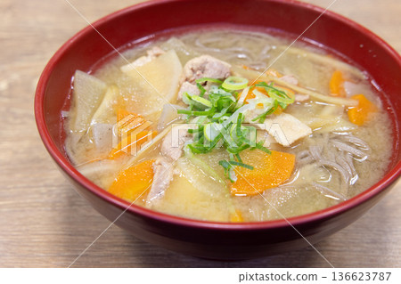 美味的豬肉湯蕎麥麵 136623787