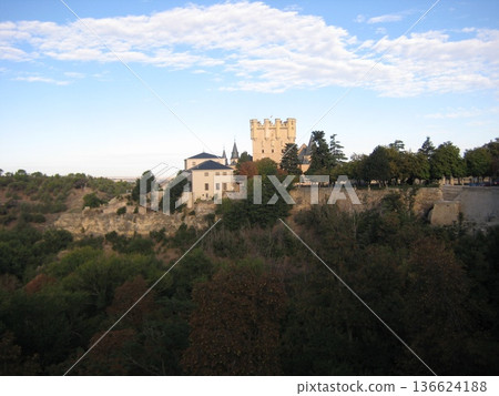 Morning view of Segovia with a view of the Alcázar 136624188