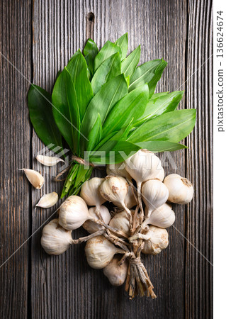 Rustic wooden table with a bunch of fresh bear s garlic Rustic wooden table with a bunch of fresh bear s garlic 136624674