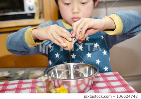 A child A child 136624748